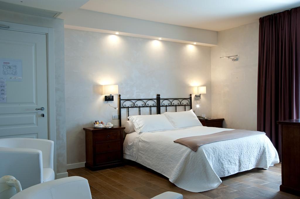 Hotel Ferro Di Cavallo Pavullo nel Frignano Rum bild